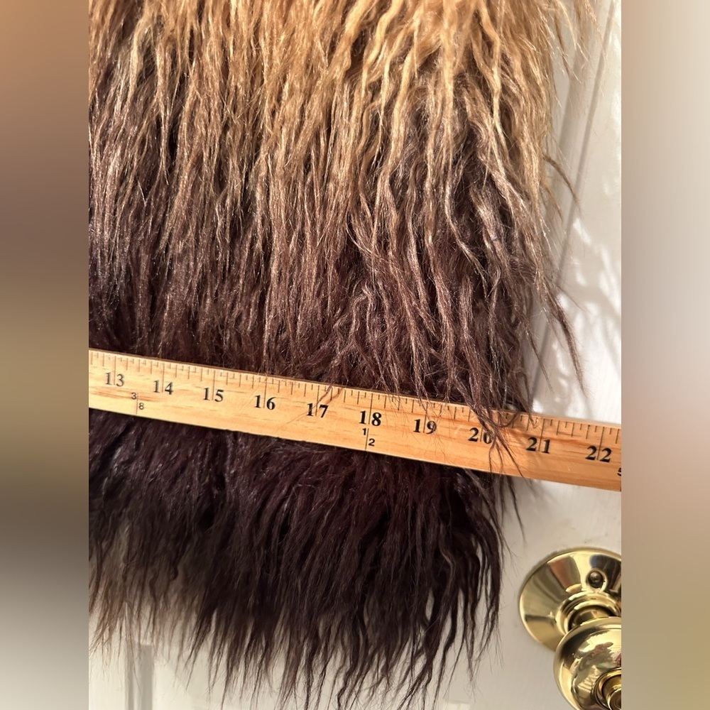 Ombré Shaggy Faux Fur Mob Wife Grunge Vest M Latte Gradient Boho Statement Layer - Picture 11 of 12